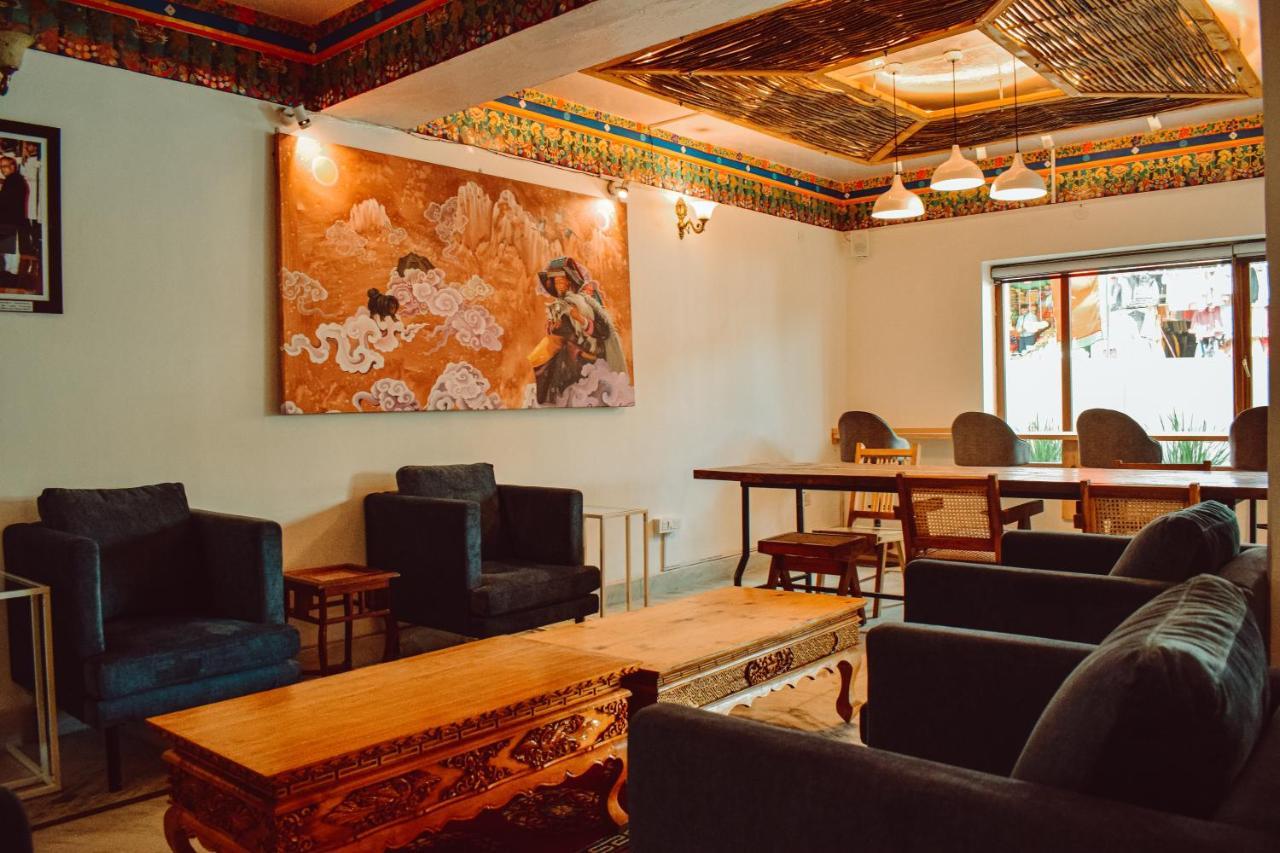 Hotel Lingzi Лех Екстериор снимка