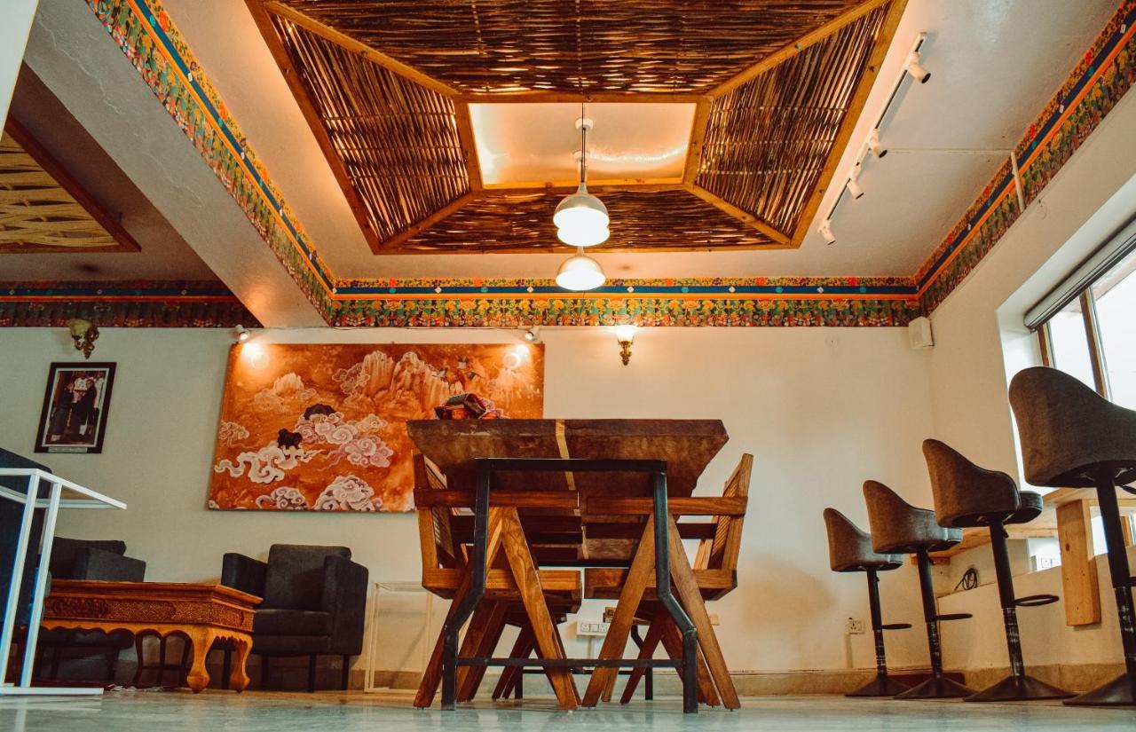 Hotel Lingzi Лех Екстериор снимка
