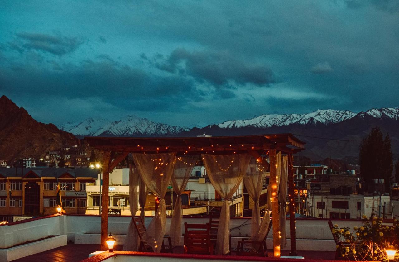 Hotel Lingzi Лех Екстериор снимка