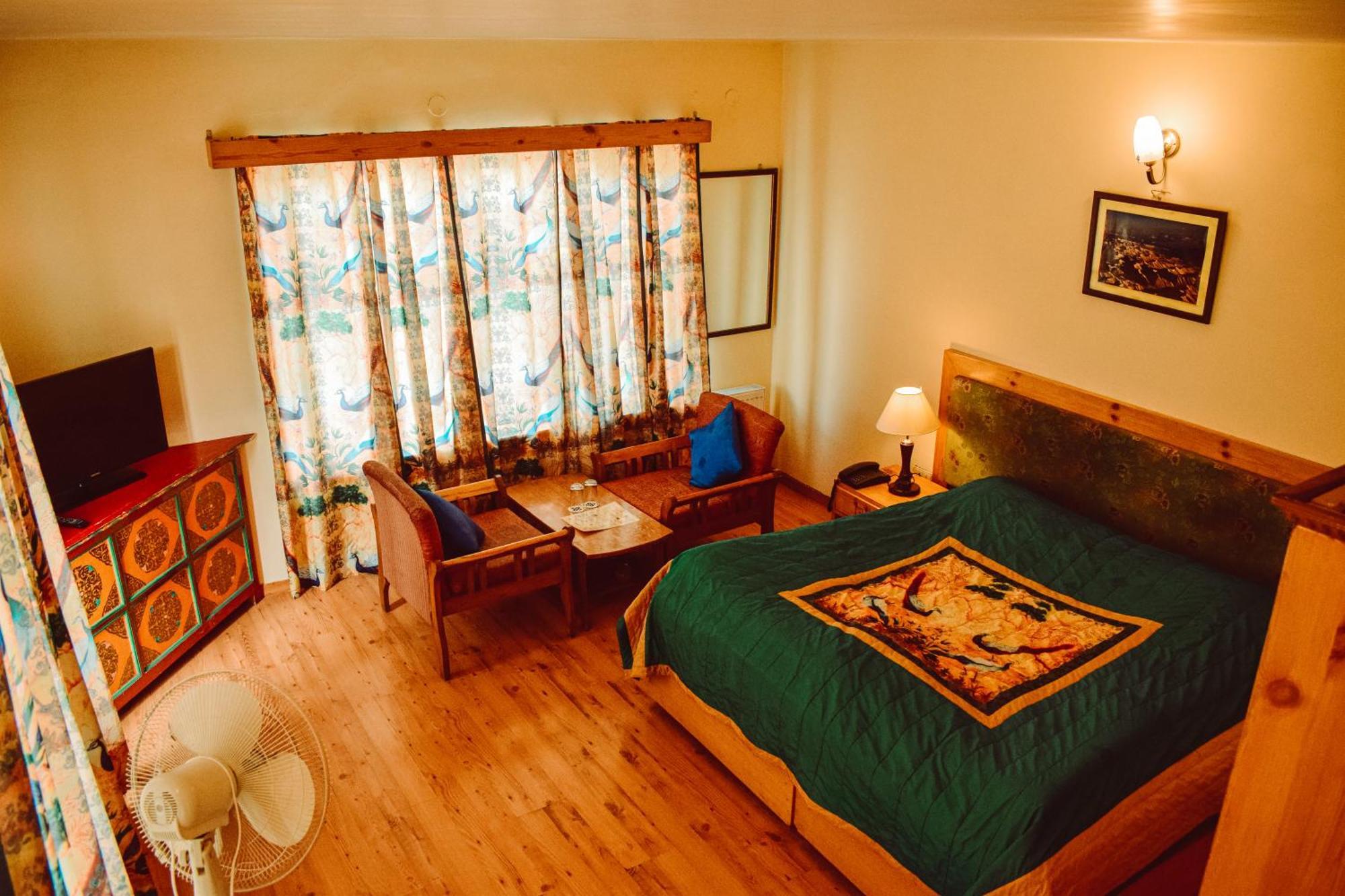 Hotel Lingzi Лех Екстериор снимка