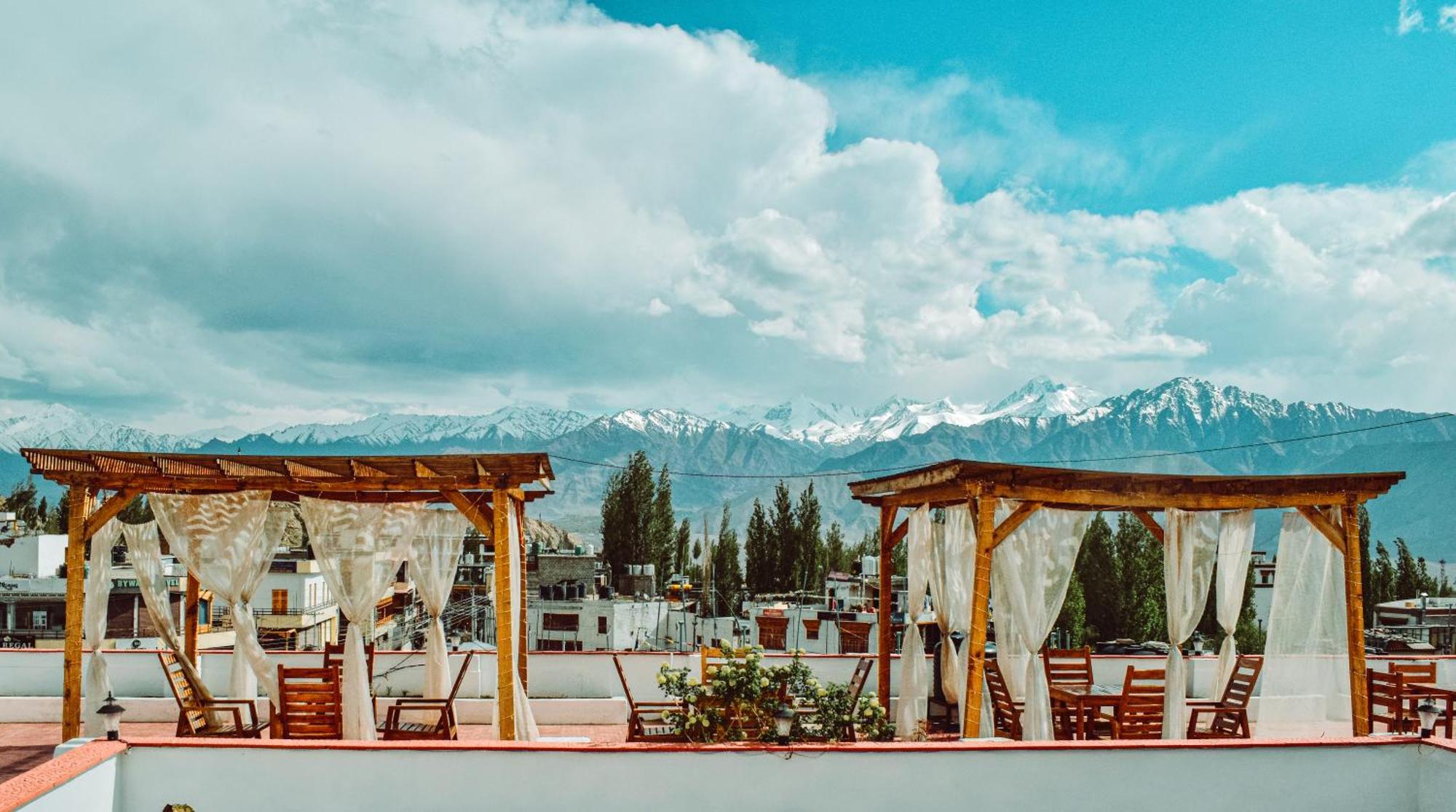 Hotel Lingzi Лех Екстериор снимка