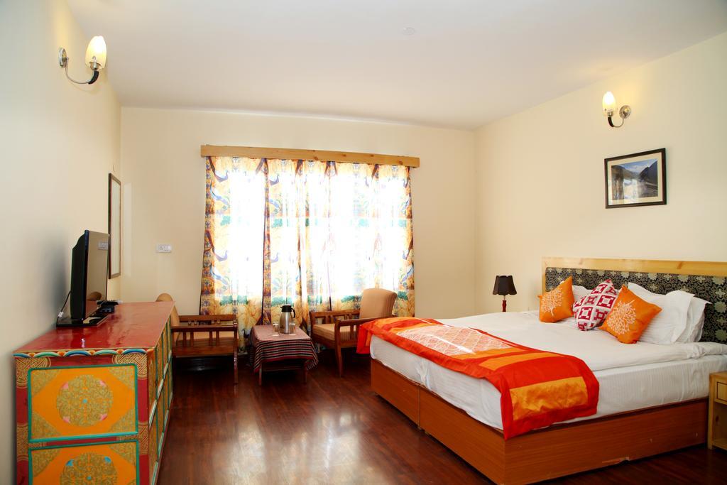 Hotel Lingzi Лех Екстериор снимка