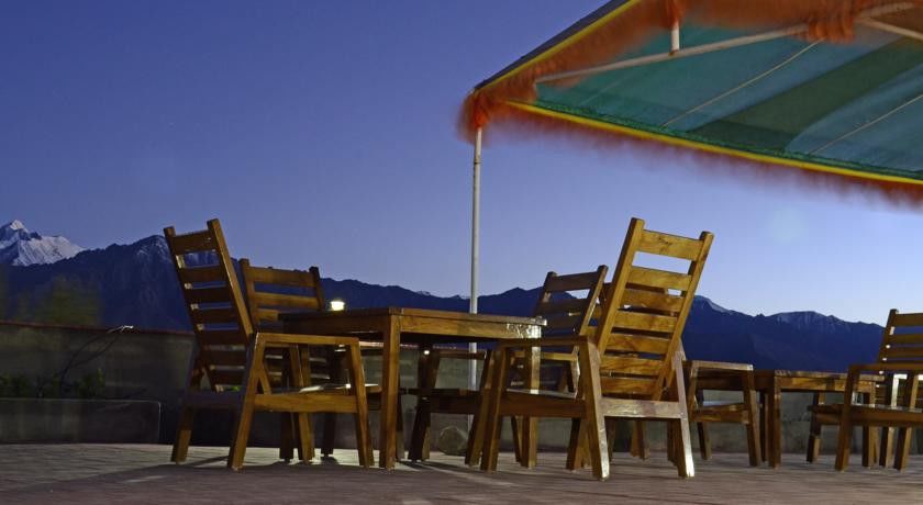 Hotel Lingzi Лех Екстериор снимка