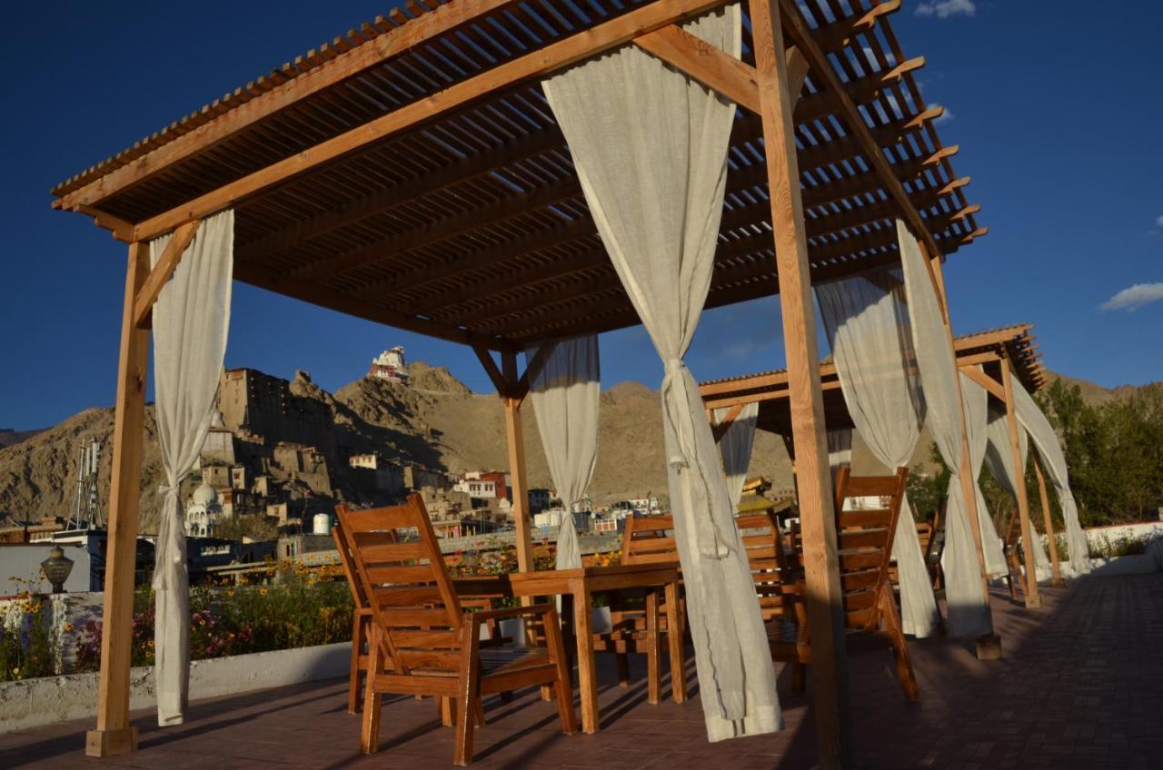 Hotel Lingzi Лех Екстериор снимка