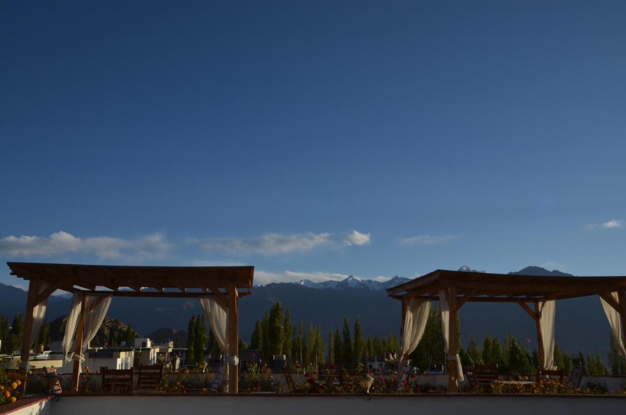 Hotel Lingzi Лех Екстериор снимка